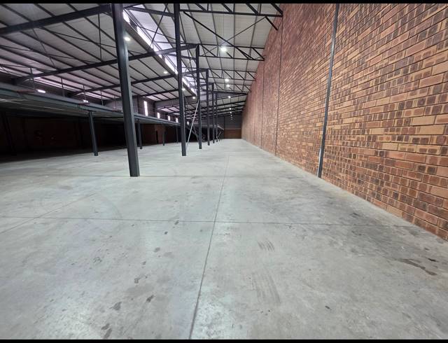 2,342M² WAREHOUSE TO LET IN ORMONDE